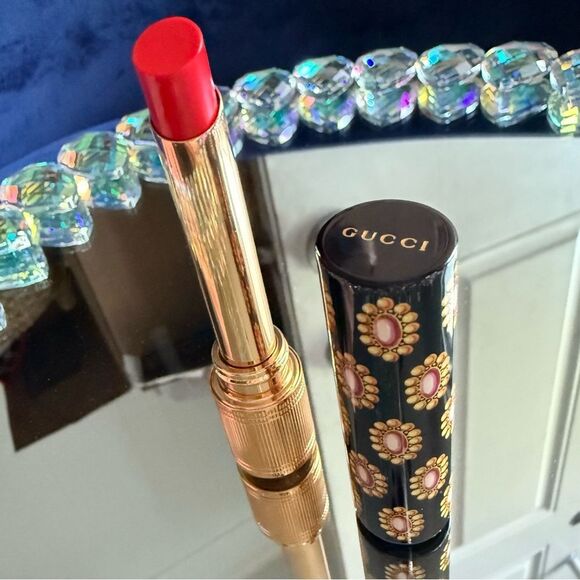 GUCCI ROUGE DE BEAUTÉ BRILLANT – GOLDIE RED 25 | GLOW EDITION - Picture 9 of 17